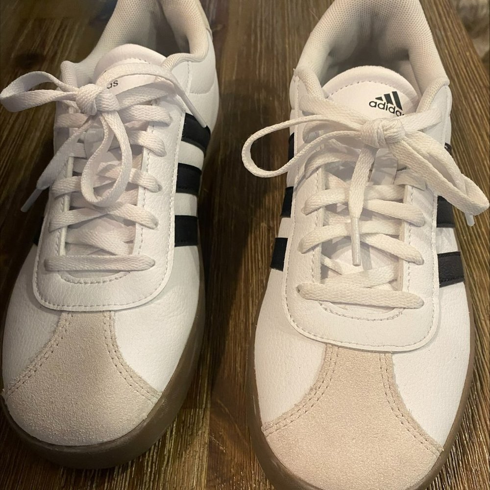 Adidas VL Court 3.0 Shoes Kids, white with black stripes, size 5 US
